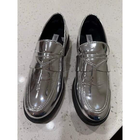 Steve Madden Leedan silver penny loafers NWT womens size 8 - Picture 2 of 5
